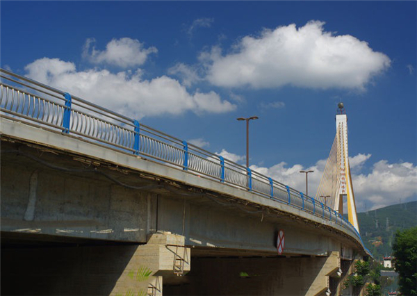 闵行304不锈钢桥梁护栏：安全、耐用与美观的完美结合
