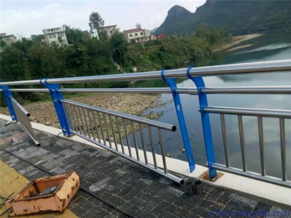 闵行不锈钢复合管护栏是一种卓越的防护材料